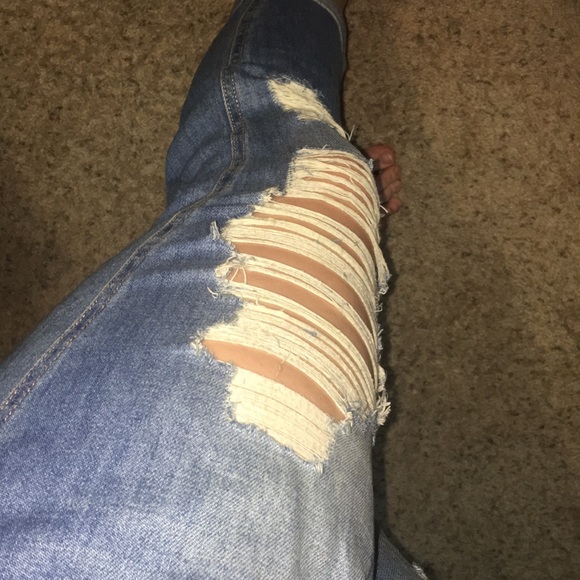 Ripped boyfriend jeans - Picture 4 of 6